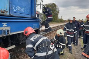 FOTO. Locomotiva unui tren a luat foc în mers. 195 de persoane, evacuate