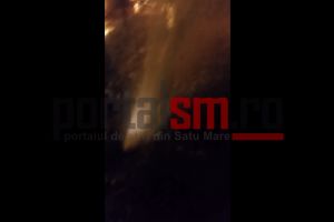 Conductă de apă spartă. Fântână arteziană, azi noapte, în Satu Mare