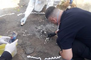 FOTO Cinci kilograme de mercur găsit într-o ghenă de gunoi la vecinii din Vâlcea