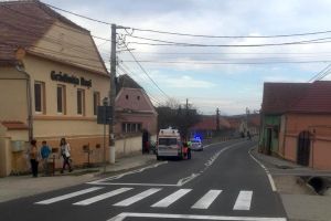 FOTO – Biciclist lovit de o şoferiţă neatentă la Ruşi