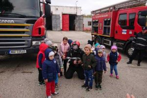“Şcoala Altfel” la pompierii videleni, pentru preşcolarii Grădiniţei Siliştea