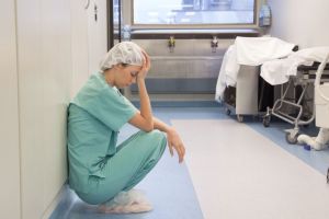 Medicii mor când sunt de gardă! Un apel disperat către parlamentari