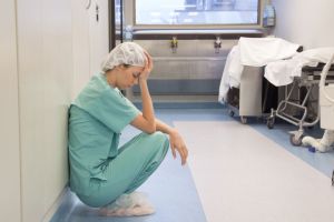 Medicii mor când sunt de gardă! Un apel disperat către parlamentari