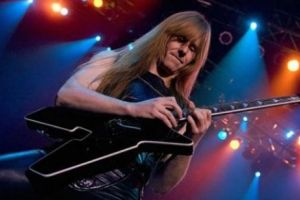 CUTREMUR în lumea muzicii. Un celebru chitarist a fost dat afară din trupa Manowar. Motivul este HALUCINALT