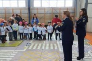 Educaţie rutieră, educaţie pentru viaţă!  Zeci de preşcolari au participat la activităţi preventive