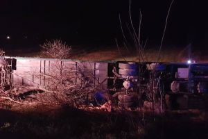 FOTO&VIDEO. Accident grav în Hunedoara. Autocar cu 72 de persoane, răsturnat. Un decedat