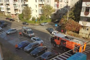 PANICĂ într-un cartier arădean! Un apartament a LUAT FOC (FOTO)