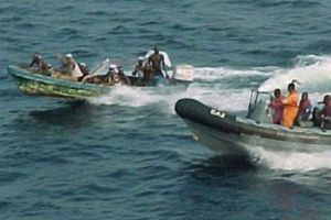 Marinarul român răpit de piraţii nigerieni, sprijinit să treacă peste traumele psihice 