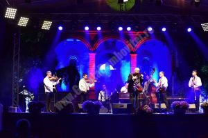Găeştenii l-au primit cu aplauze, în picioare, pe Gheorghe Zamfir! Acesta a susţinut un concert live în Parcul Orăşenesc