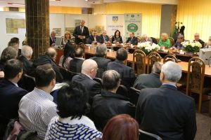 Consiliul Judeţean Suceava a acordat, sâmbătă, „Meritul Bucovinei” pentru 27 de medici, ...