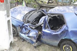 Cursa nebună cu maşina a doi minori, terminată groaznic: unul a murit, al doilea a suferit ...
