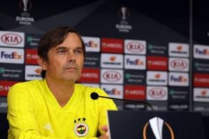 Cu o zi înainte de a împlini 48 de ani, antrenorul olandez Phillip Cocu a fost demis de la cârma echipei Fenerbahce