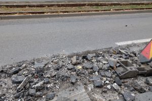 Atenţie şoferi! PERICOL pe carosabil, pe Calea Radnei