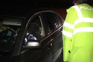 Accident rutier la Ocna Mureş: Un adolescent de 16 ani a lovit, cu autoturismul pe care-l conducea fără permis, o autoutilitară parcată