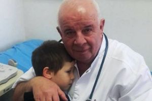 Drum de flori, recunoştinţă şi lacrimi pentru Îngerul Copiilor, medicul Marin Burlea