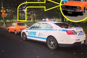 Agenţii de circulaţie din New York au oprit o Dacia 1300: 