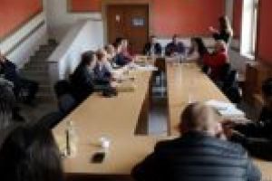 Nicio şedinţă fără scandal în Consiliului Local Moldova Nouă [VIDEO]