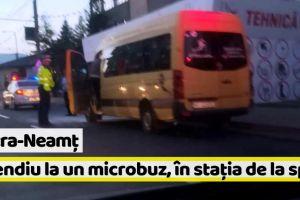 [FOTO] Piatra-Neamţ: Incendiu la un microbuz de transport persoane