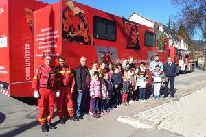 Aproximativ 100 de persoane au trecut pragul Caravanei SMURD