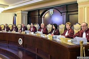 Decizie CCR: Persoanele condamnate pentru abuz in serviciu si conflict de interese pot cere anularea deciziilor instantelor
