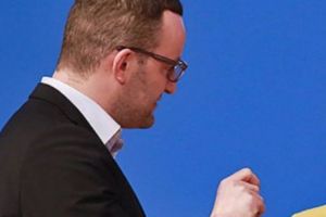 Lovitură din interiorul propriului partid. Succesorul cancelarului Angela Merkel o critică pe tema migranţilor. Numele lui era vehiculat de patru ani