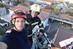 Pompierii sătmăreni pot interveni la 42 de metri înălţime. Autospecială nouă în dotarea ISU Satu Mare