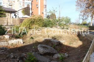 Cat pe ce sa se ridice un bloc peste: Poarta Cetatii Tomis, de langa plaja Modern, ascunsa sub buruieni, peturi si nepasare (galerie foto)