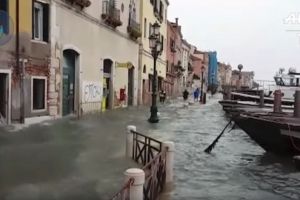 Imagini dramatice. Orasul Venetia se pregateste pentru cele mai grave inundatii de dupa 1979 (galerie foto+video)