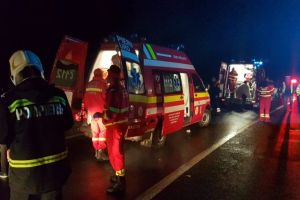 Accident grav în Hunedoara,  soldat cu un mort şi 32 de răniţi