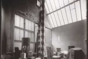 „Coloana fără sfârşit” şi „Muza adormită” au fost schiţate de Brâncuşi la un şpriţ, în Montparnasse