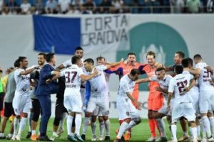 Paradox la Cluj. CFR trăieşte în haos, dar e lidera turului