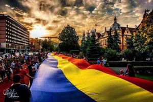 Tinerii liberali vor defila cu un tricolor imens în centrul Braşovului