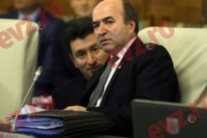 Avertisment crunt pentru Toader. DACĂ PUBLICĂ dosarul lui Lazăr NU VA FI BINE. Breaking news în Justiţie