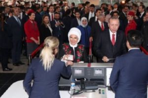 
Erdogan a inaugurat la Istanbul viitorul ”cel mai mare aeroport din lume”