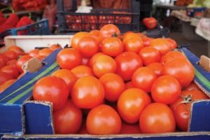 Prahovenii vor găsi în pieţe, inclusiv în decembrie, roşii româneşti