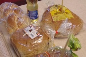 Rugăciuni la mormintele înaintaşilor din Fundu Moldovei