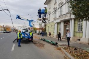 Pericol public. Un stâlp electric a căzut la Timişoara
