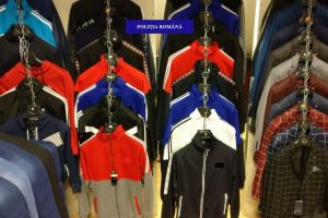 Controale ale Poliţiei Bihor: patroni cu dosare penale, haine contrafăcute şi peste 200 de litri de alcool au fost confiscate (FOTO)