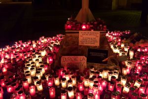 Trei ani de la tragedia din Colectiv – La Sibiu, oamenii ies în stradă