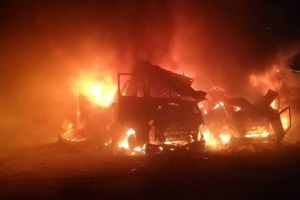 Incediu VIOLENT într-o parcare din Arad. Mai multe TIR-uri AU LUAT FOC (GALERIE FOTO)