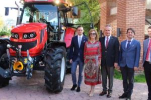 TAGRO, primul tractor agricol românesc, made by IRUM Reghin, prezentat oficial