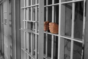 Detenţie la domiciliu: Cei condamnaţi la 5 ani de închisoare ar putea executa pedeapsa acasă