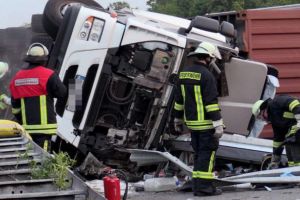 Microbuz cu 12 romani, rasturnat in Germania. Romanii lucrau la o ferma din Trennewurth