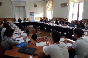 FOTO „Joc de strategie: Politica locală”: Elevi din Aiud, consilieri locali pentru o zi