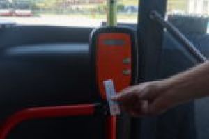 Paşi spre normalitate în autobuzele reşiţene. Tichetele de călătorie trebuie validate! [VIDEO]