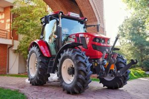 FOTO. Cât costă şi cum arată primul tractor agricol românesc produs după o pauză de 10 ani