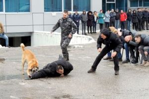 Infractorii vor putea dormi… acasă!