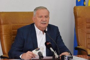 Război în declaraţii pe tema zborurilor de la Oradea: Ioan Mang susţine că Ilie Bolojan e 