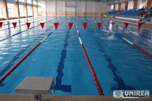Cursuri de înot pentru copii, la Bazinul Olimpic din Alba Iulia, din 1 noiembrie. Preţul pentru 10 şedinţe