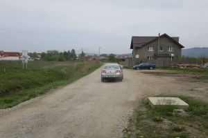 VIDEO Străzile cu probleme din Șelimbăr au o rezolvare. Primarul vine cu soluţii